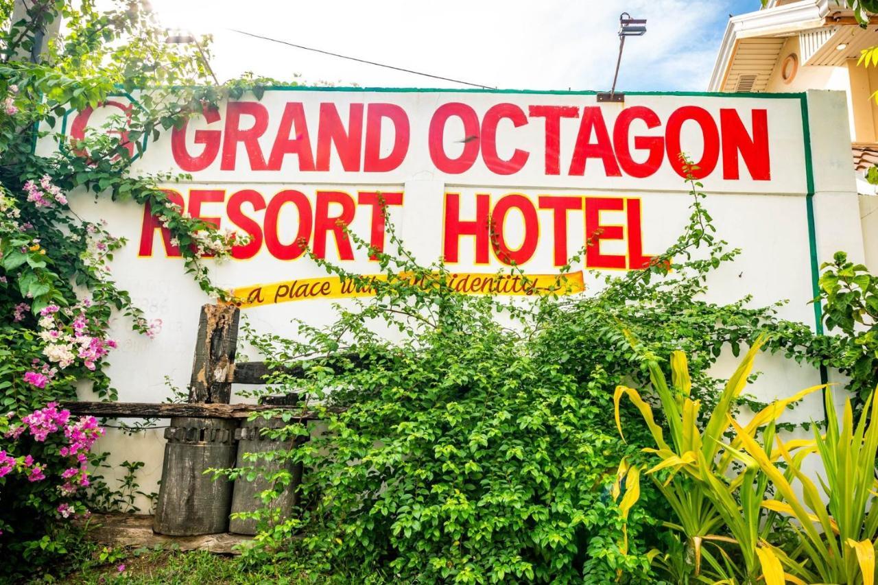 Grand Octagon Resort Laoag Bagian luar foto